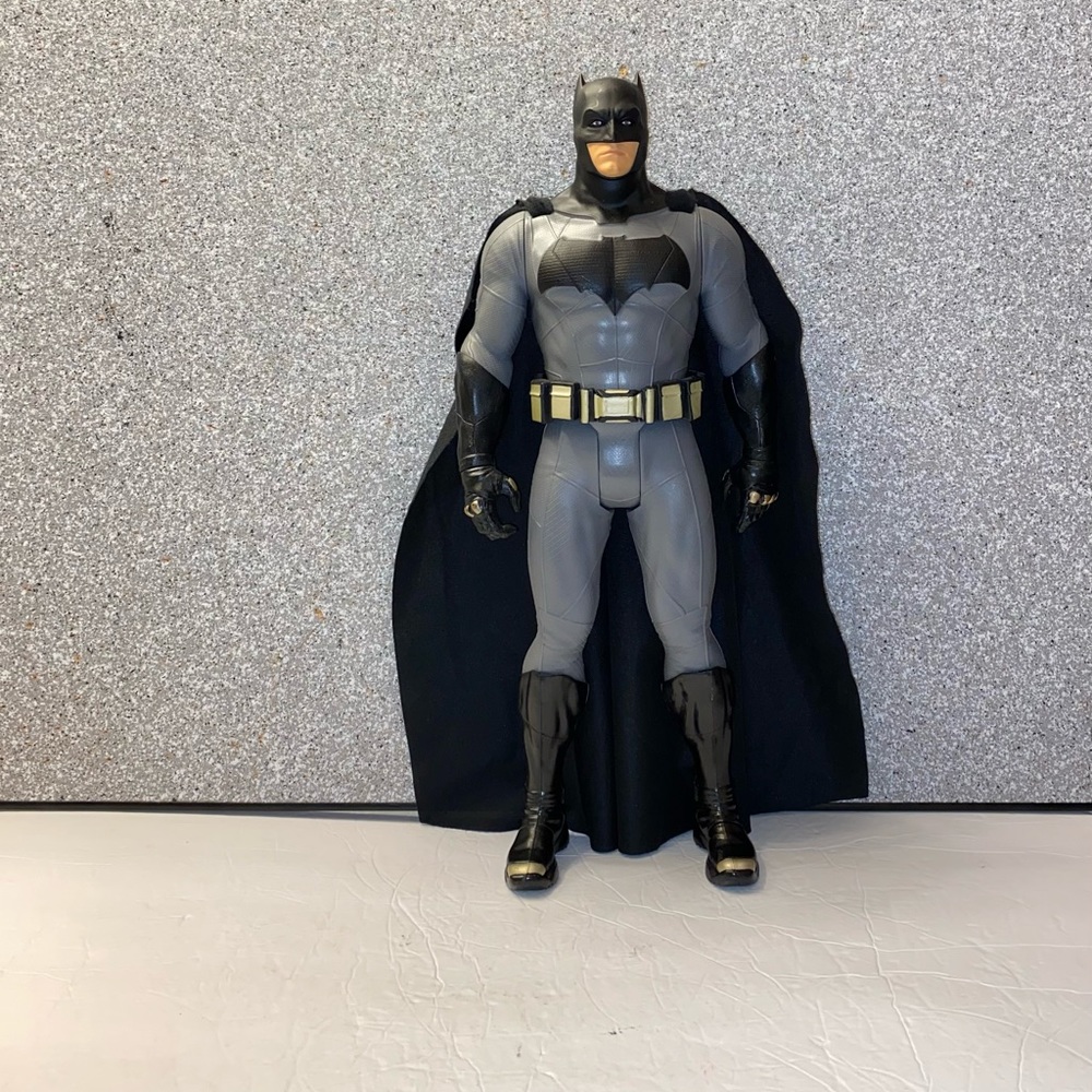 Batman Action Figure - Picture 3 of 10